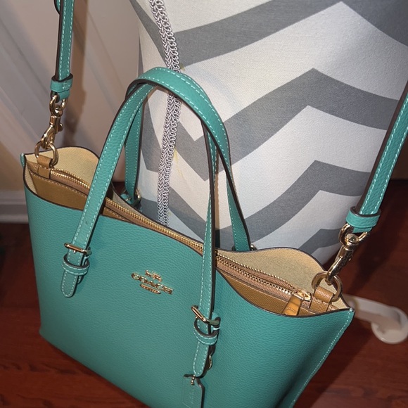 Coach Mollie Tote 25- used once - Picture 3 of 11